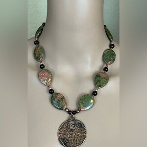 22 inch Unakite bead necklace NWOT